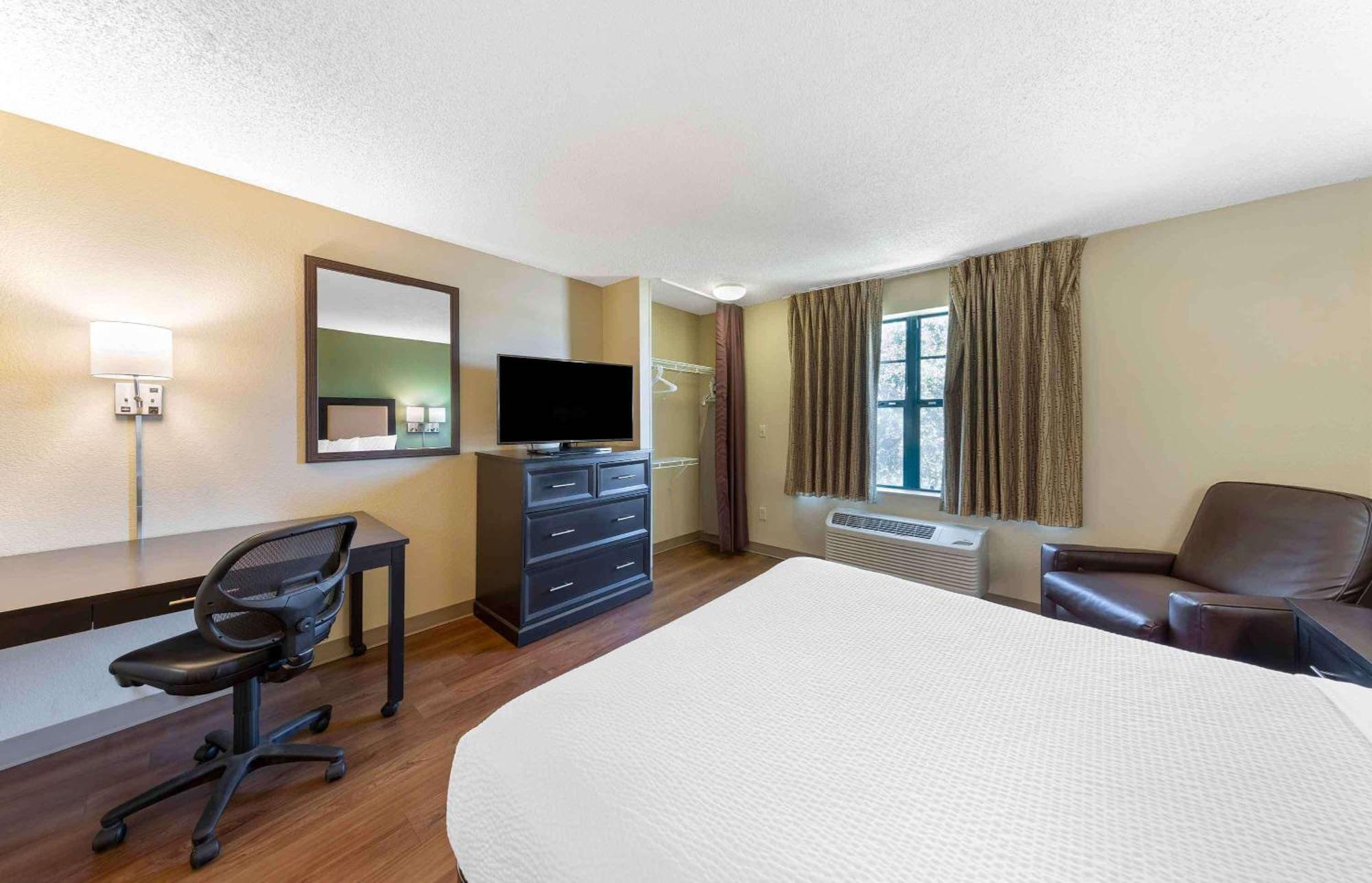 Extended Stay America Select Suites - Atlanta - Perimeter - Hammond Drive Sandy Springs Exterior photo