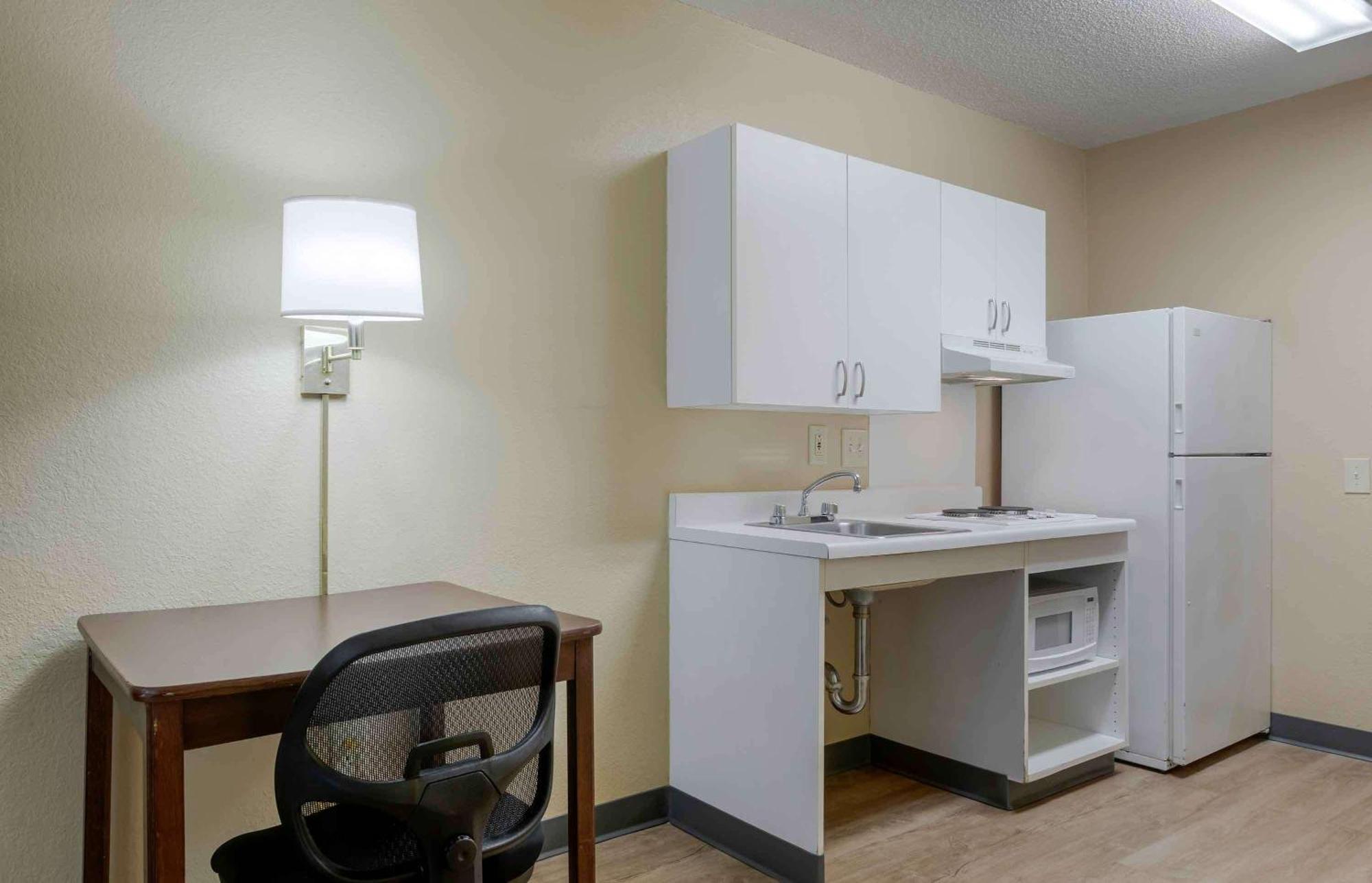 Extended Stay America Select Suites - Atlanta - Perimeter - Hammond Drive Sandy Springs Exterior photo